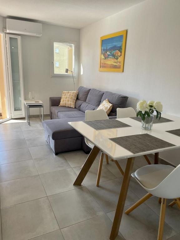 Apartment Newly Renovated Aircond-Wifi-Pool-Sea View-150M To Beaches- サン・エギュルフ エクステリア 写真